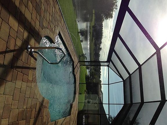 3rd image of 829 Rotonda Cir