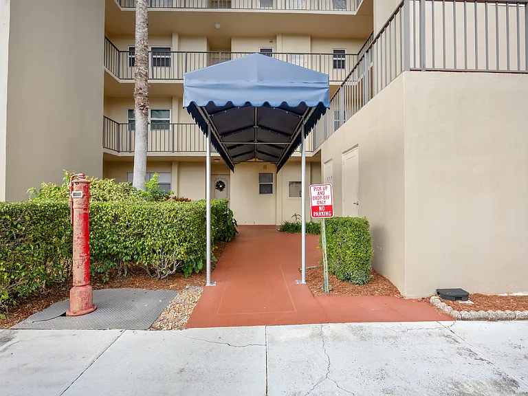 3590 Via Poinciana #510 — Photo 4