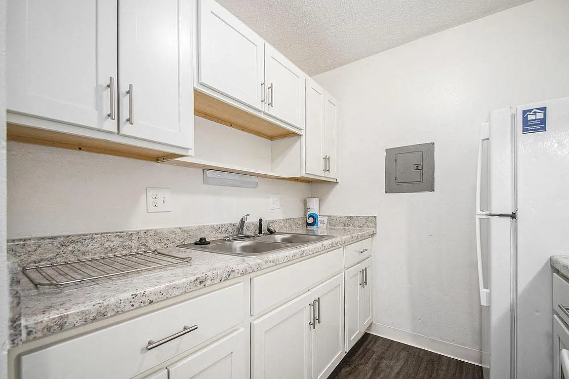 Normandy Village Apartments — Photo 4