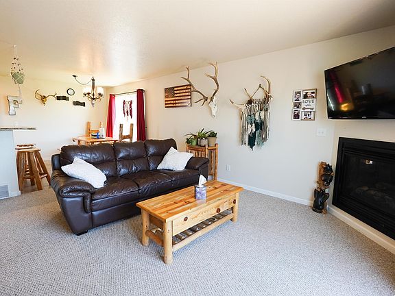 2nd image of 1729 Mandan Trail
