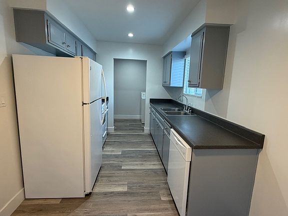 2nd image of 1747 Acorn St
