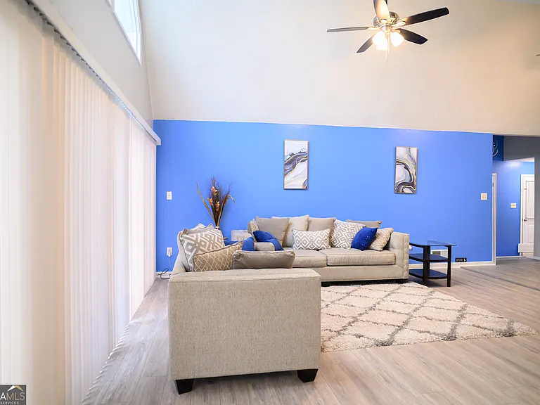 390 Stoneridge Way — Photo 5