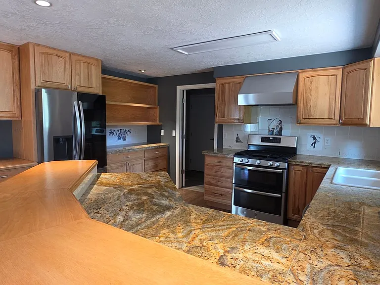 6818 W Desert Ave — Photo 3