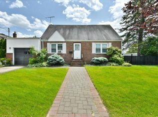 136 Euclid Ave, Massapequa, NY 11758