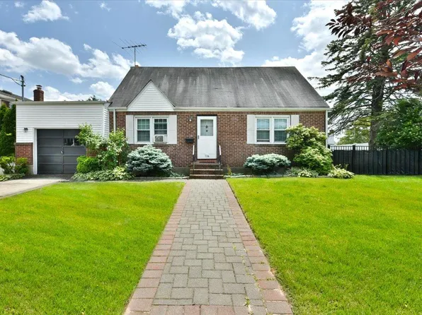 136 Euclid Avenue, Massapequa, NY 11758