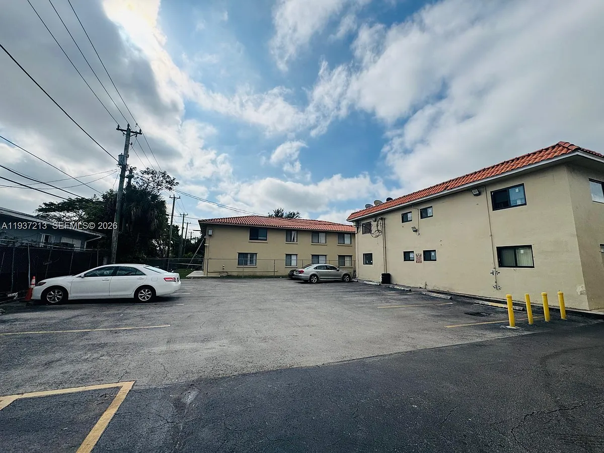 Building Photo - 201 NW 47th Ave #3