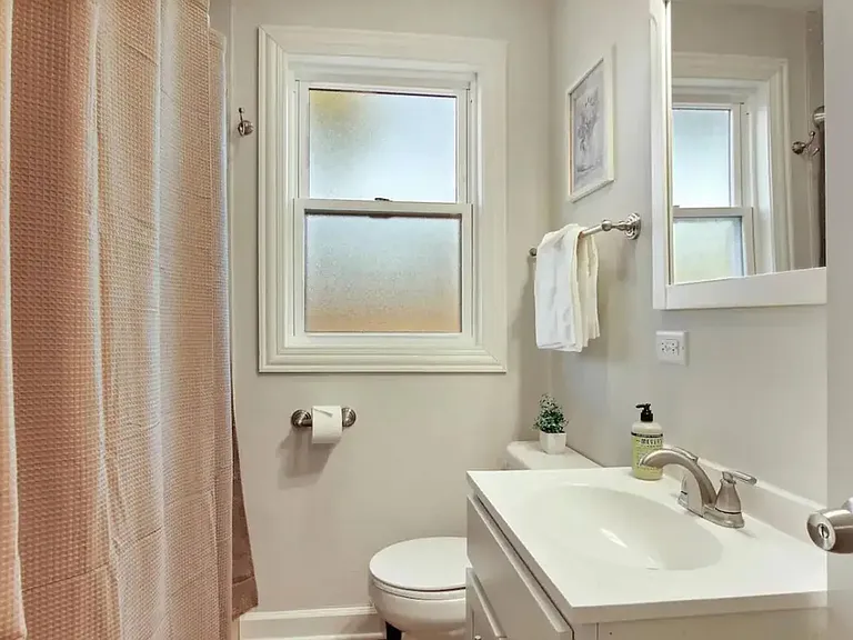 841 E Rockland Rd — Photo 27