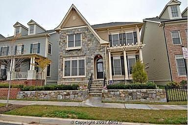 Nearly New in Maple Lawn