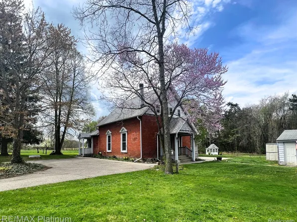 4015 Bennett Lake Rd, Fenton, MI 48430