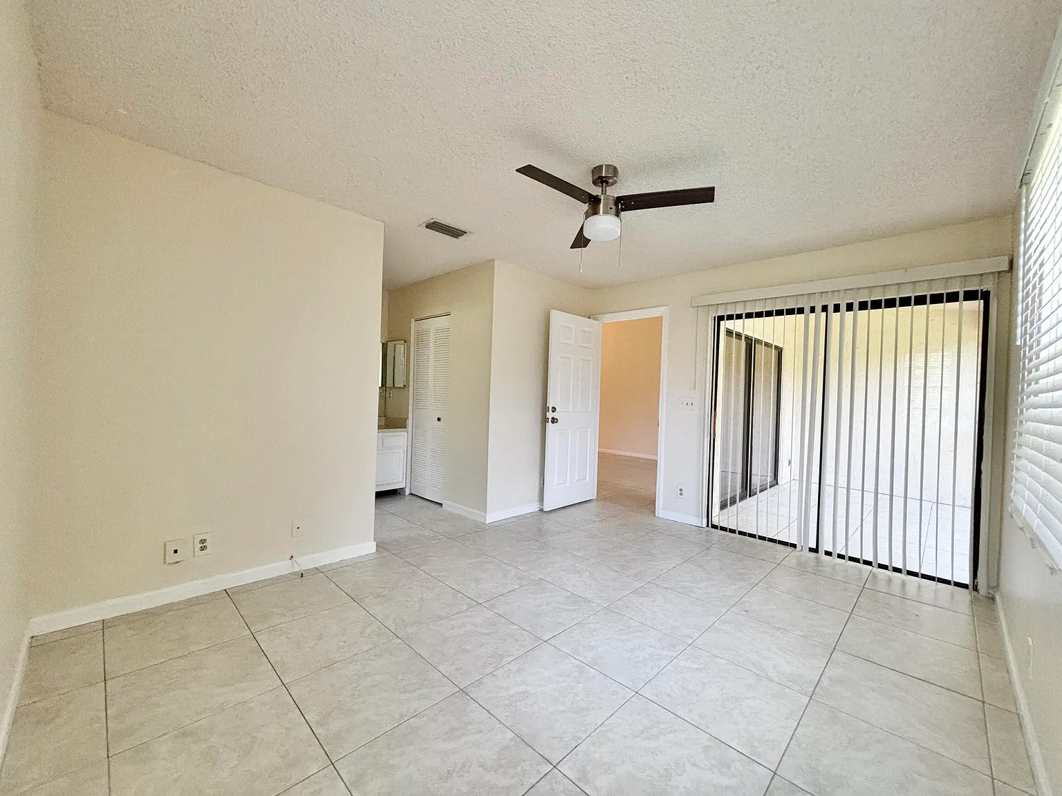 3 bed, 2.0 bath, 1178 sqft, $3,100 — Photo 4