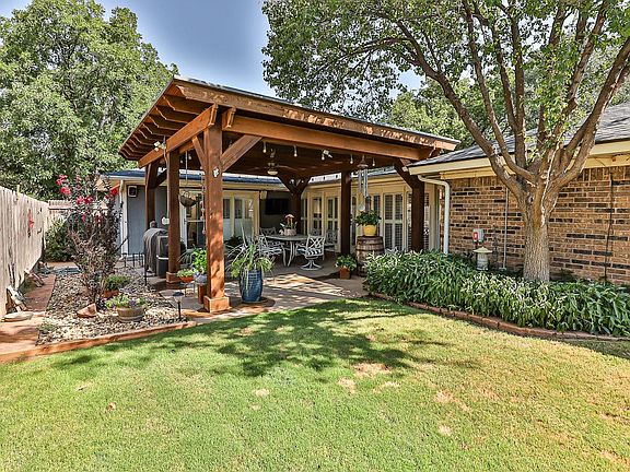 3rd image of 3603 Knoxville Dr