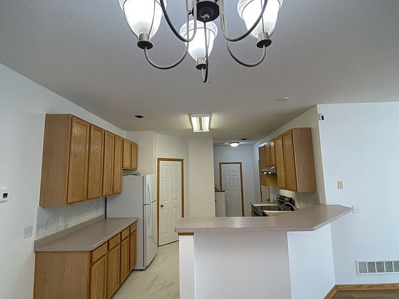 Kitchen and Breakfast Bar