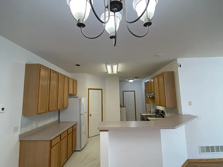 Kitchen and Breakfast Bar