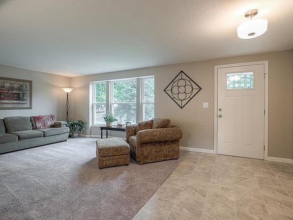 3rd image of 9824 Larsen St