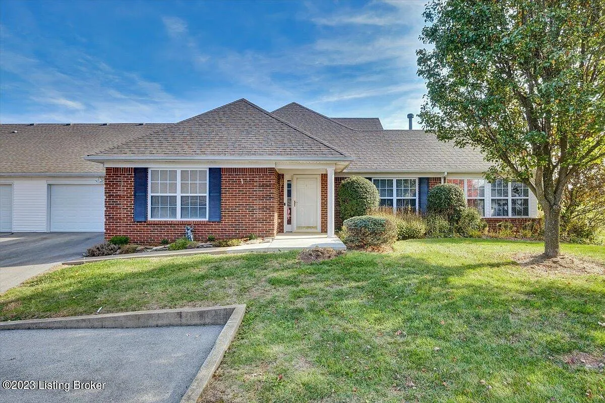 10242 Pine Glen Cir photo 1