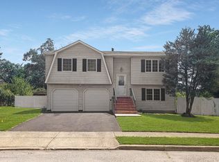 100 Marilyn Dr, Brick, NJ 08723