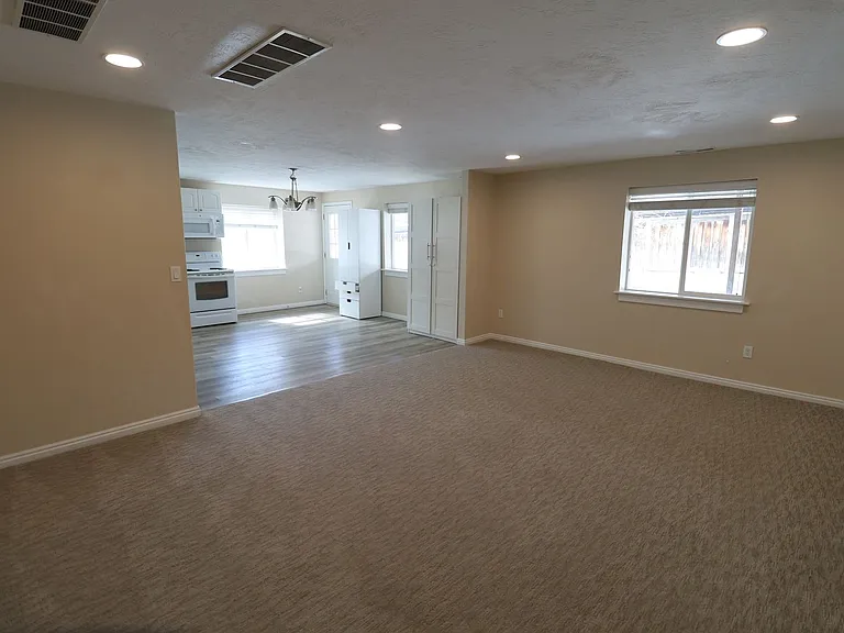 429 N 1340 E — Photo 33