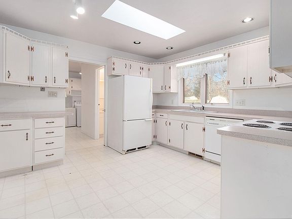 5th image of 16805 Londonberry Ln