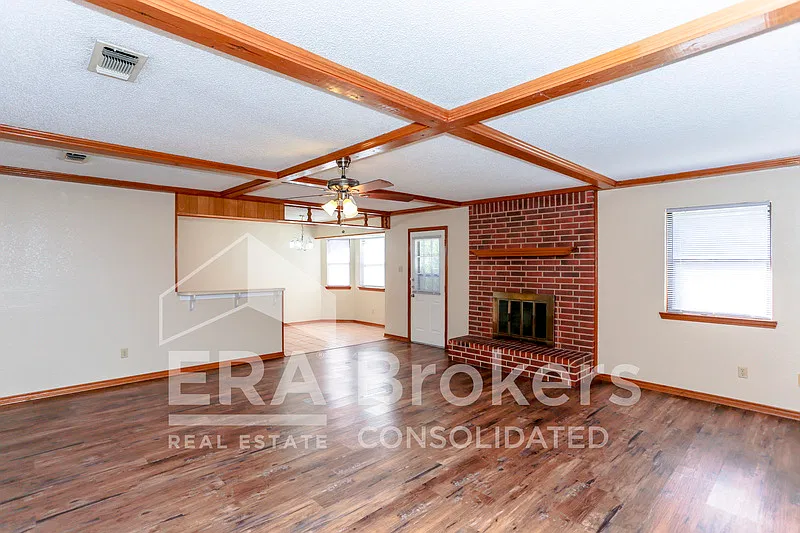 3 bed, 2.0 bath, 1359 sqft, $1,349 — Photo 4