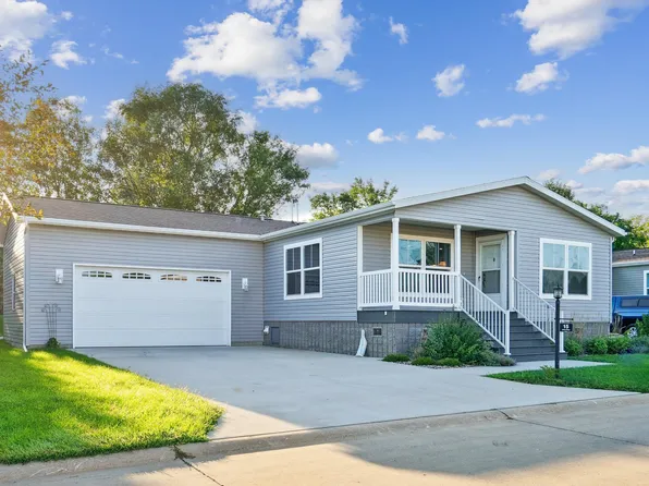 9602 Bishop Dr #15, West Des Moines, IA 50266