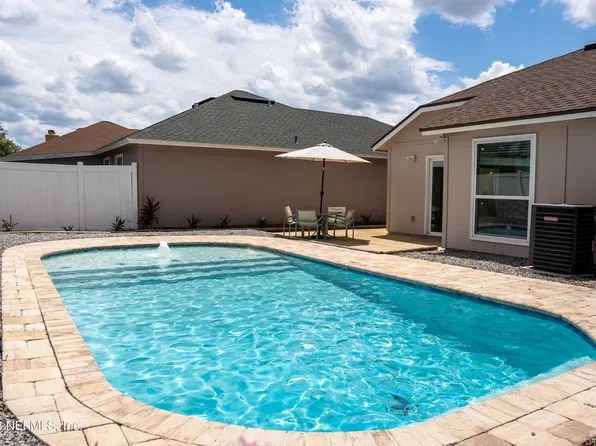 297 CARRIANN COVE Trail W, Jacksonville, FL 32225