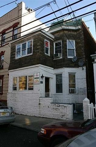 2nd image of 564 56th St