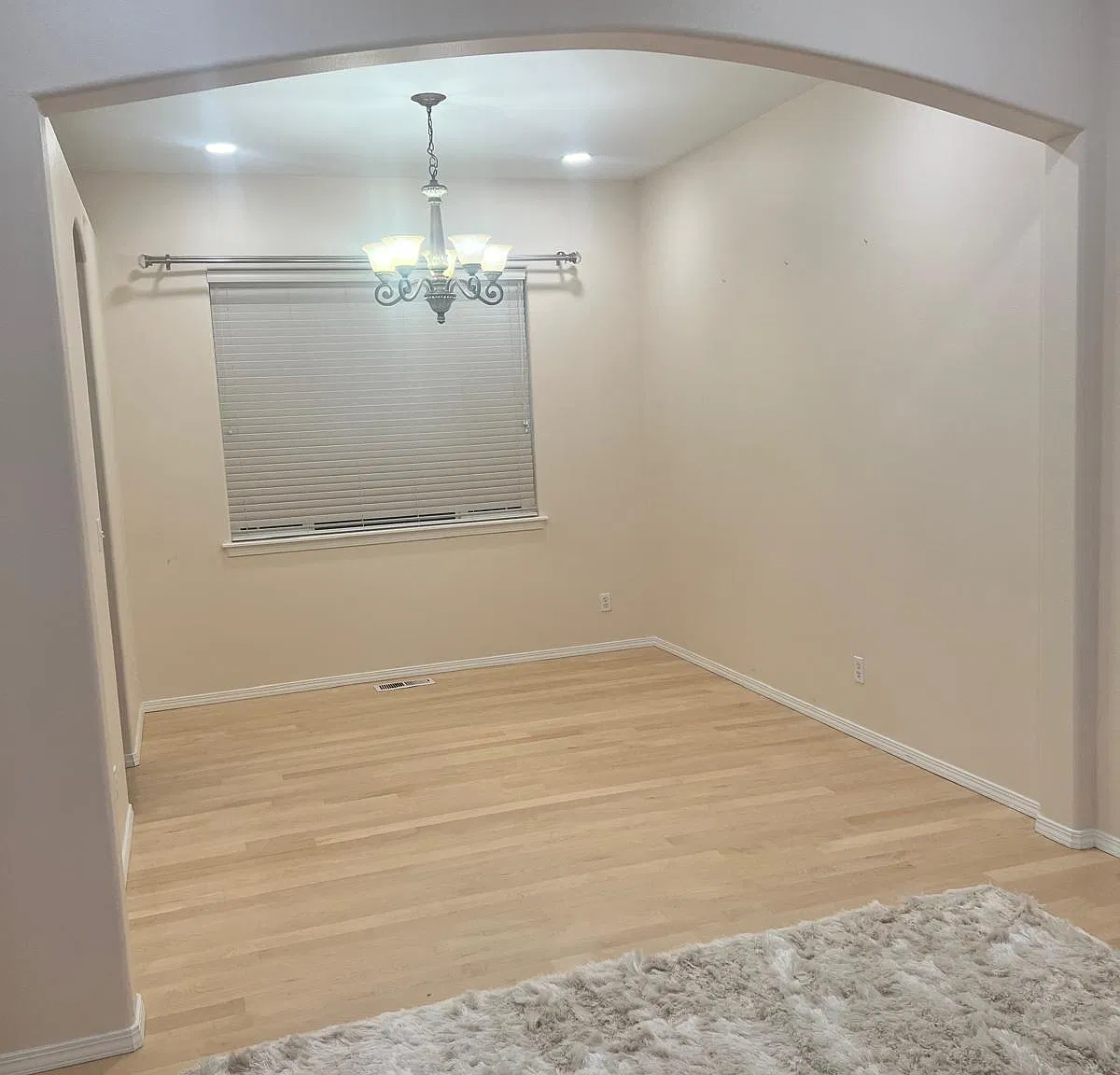 4 bed, 2.5 bath, 2552 sqft, $3,799 — Photo 4
