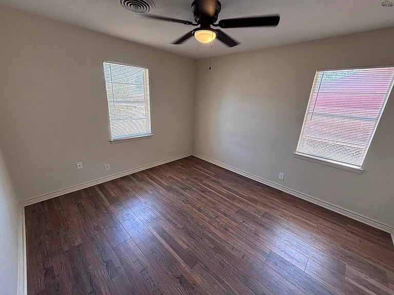 1706 Longview St — Photo 15
