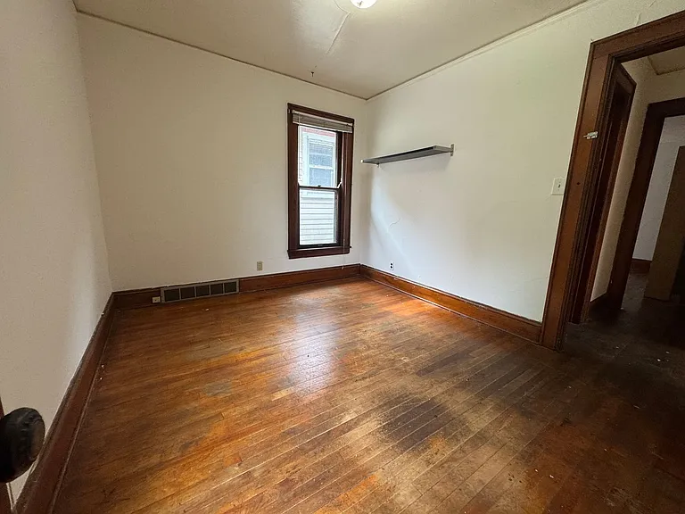 215 N Paterson St — Photo 17