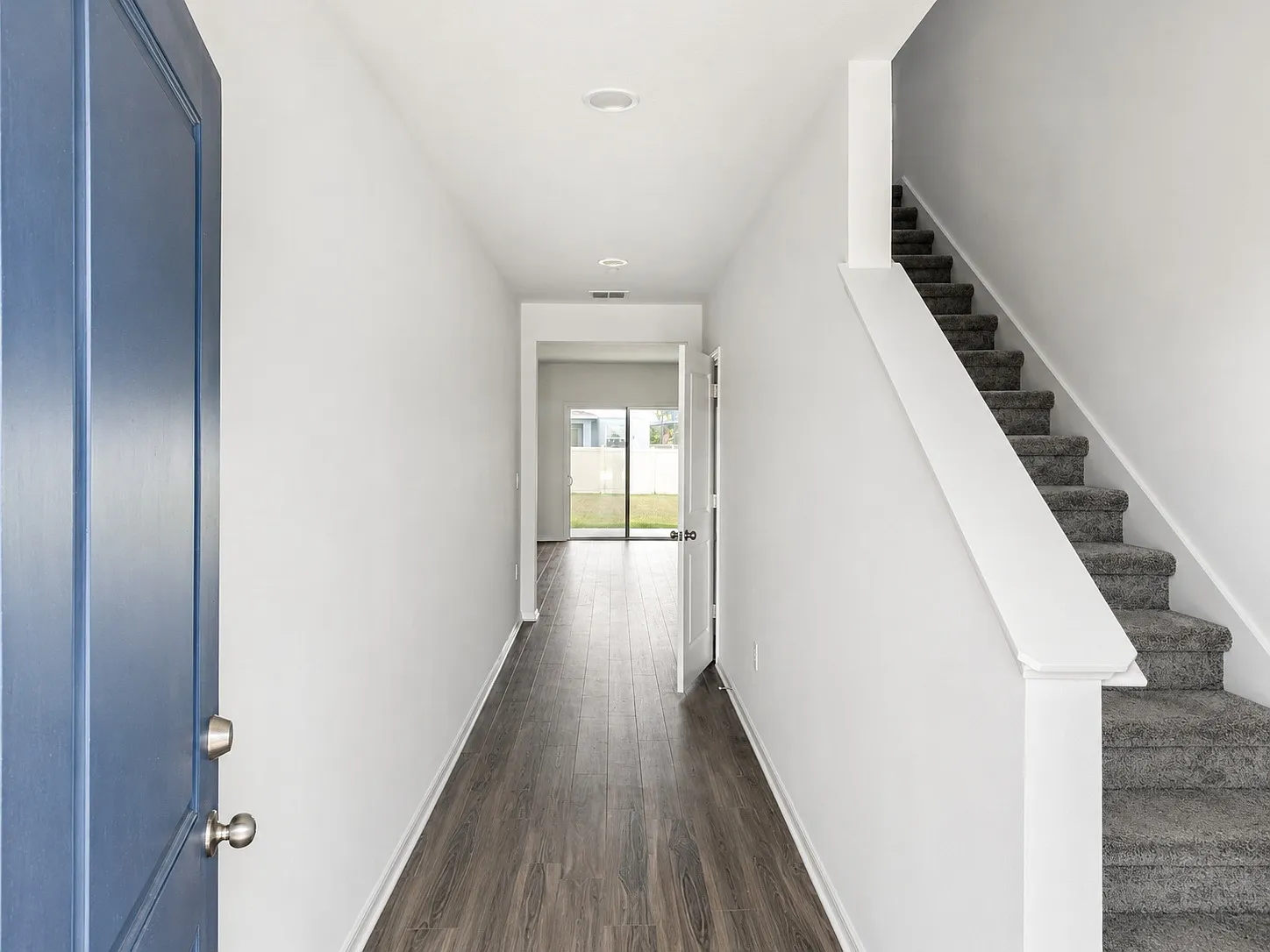 4 bed, 2.5 bath, 1980 sqft, $3,000 — Photo 2