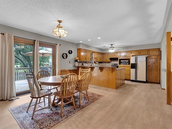 5th image of 510 SE Brentwood Dr