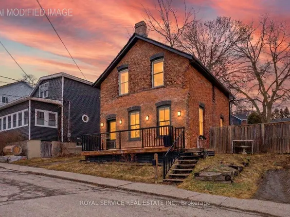 12 Park St, Pt Hope, ON L1A 1C1
