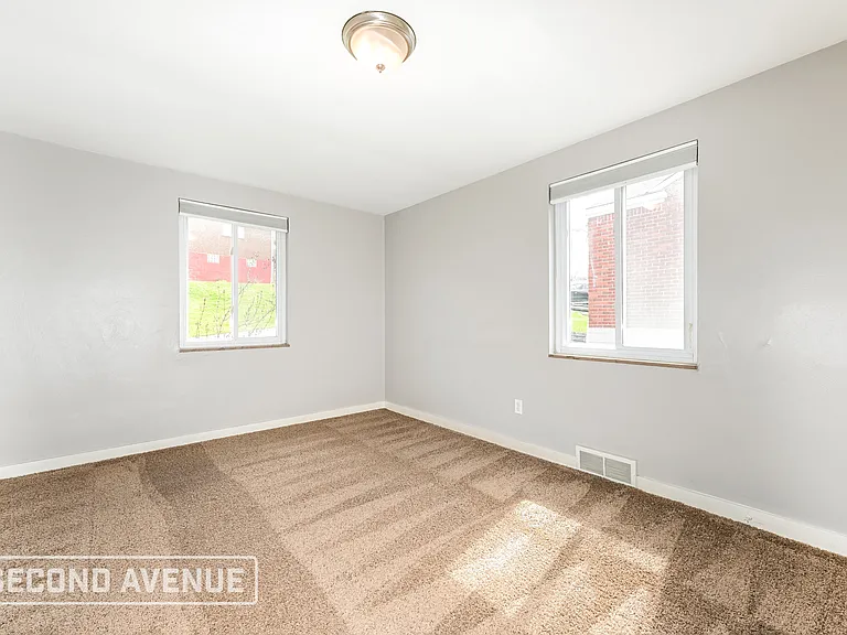220 Briarwood Dr — Photo 13