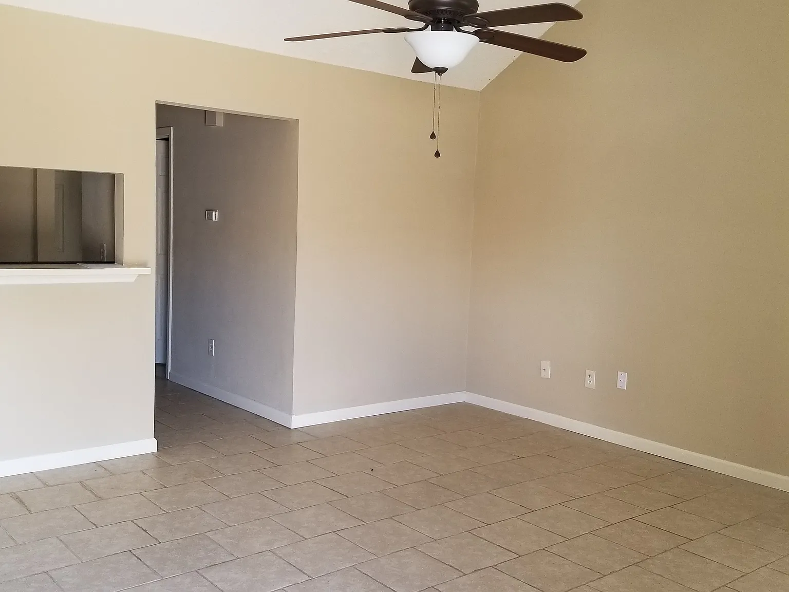 1 bed, 900 sqft, $850 — Photo 2