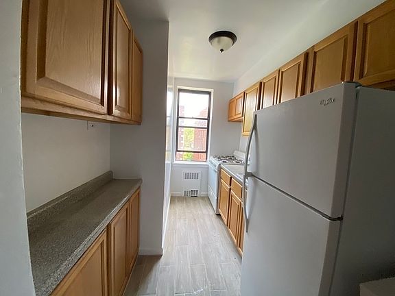 2nd image of 140-55 Burden Cres #22F
