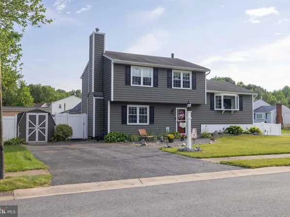 107 W Shady Dr, Newark, DE 19713