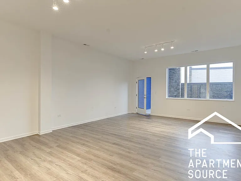 2450 S Wabash Ave #1 — Photo 3