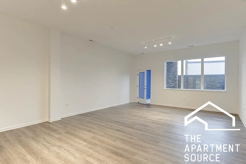 Building Photo - 2525 S Wabash Ave #304