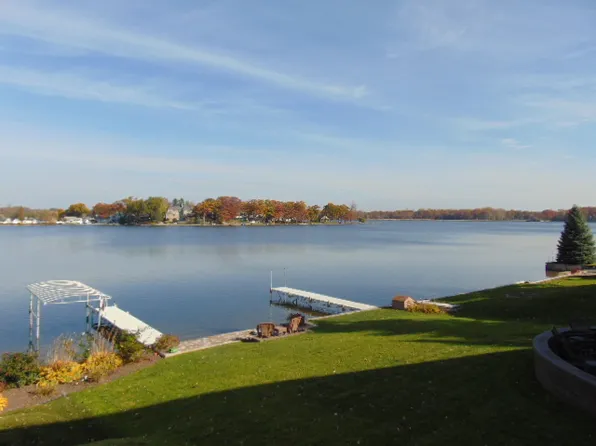 10180 Elizabeth Lake Rd, White Lake, MI 48386