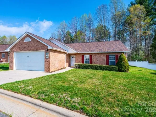 1265 Wexford Village Cir NE, Lenoir, NC 28645