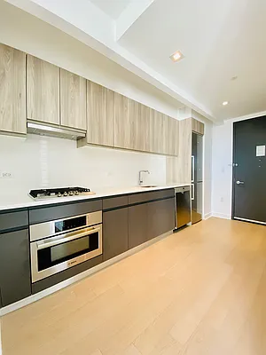 Rented by Aura Management | media 14