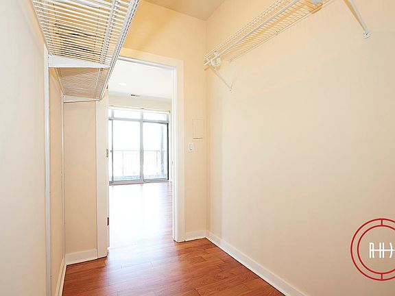 4th image of 6953 N Greenview Ave