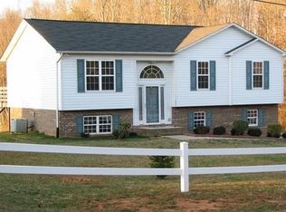 6010 Robinhood Rd, Pfafftown, NC 27040