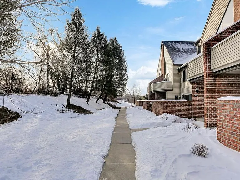 714 Cherrington Dr — Photo 2