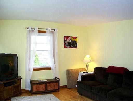4th image of 117 Earl Ave