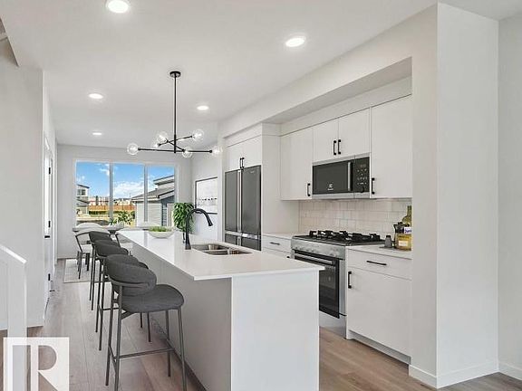 3rd image of 7126 50a Ave
