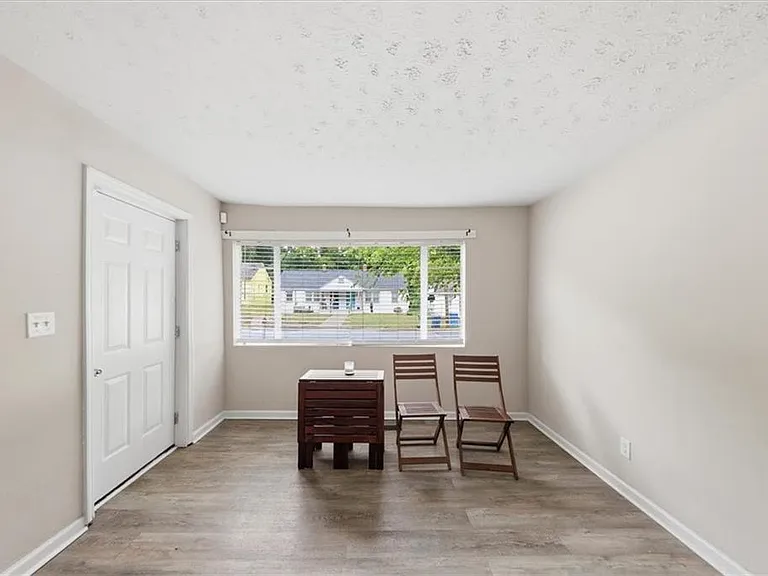 154 Lawton St SW — Photo 4