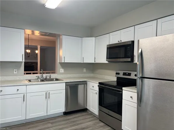4748 Greenlaw Dr, Virginia Beach, VA 23464