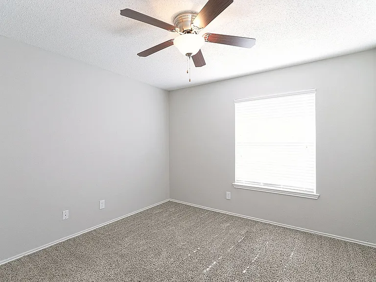 City Crest Apartments — Photo 66