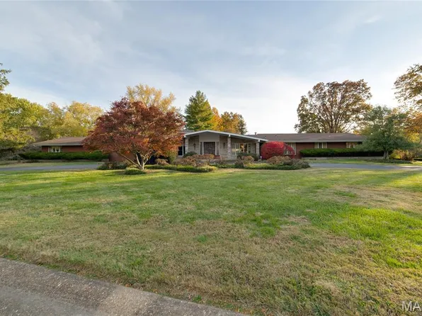 2 Country Estates Pl, Saint Louis, MO 63131
